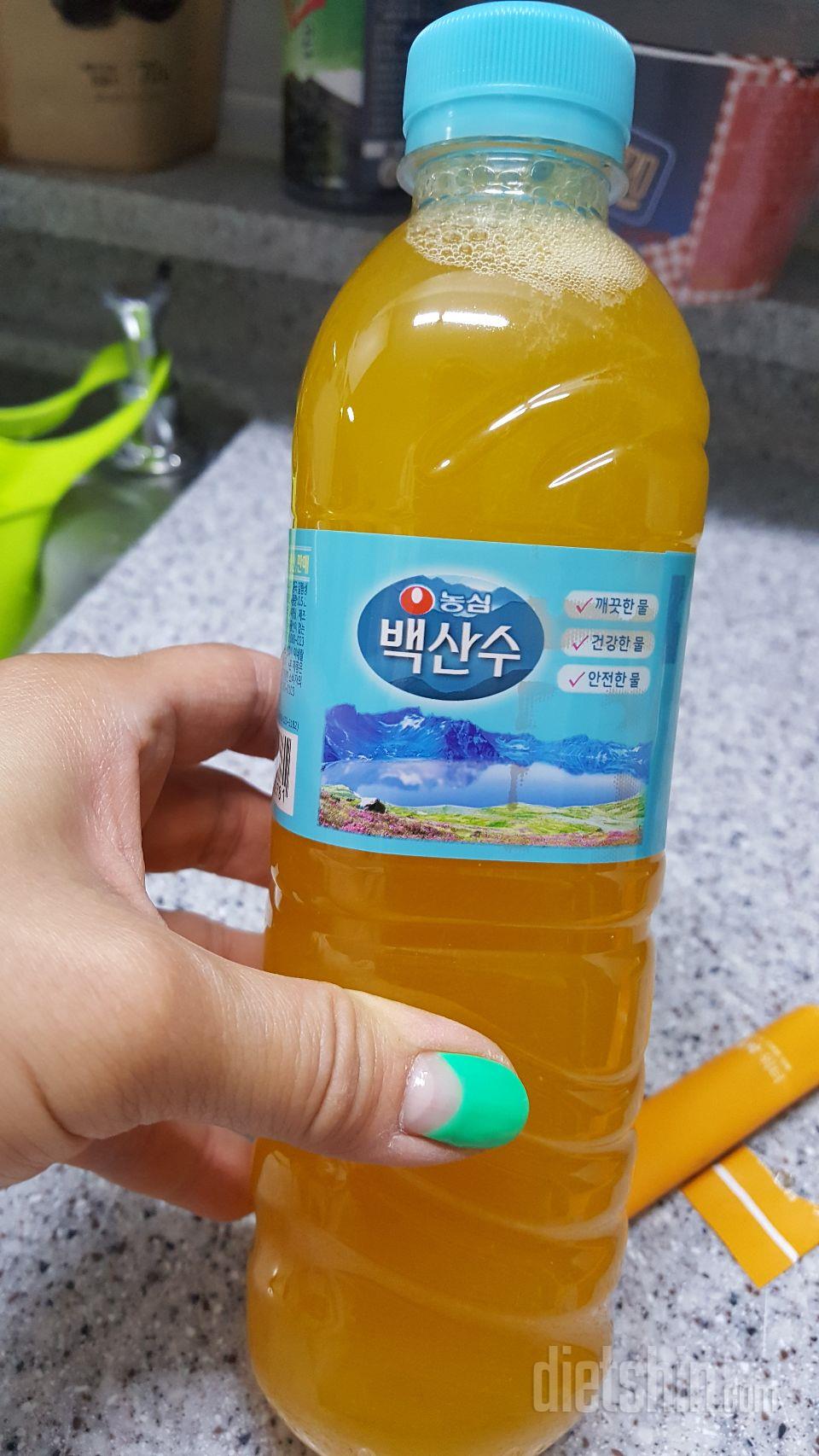 부지런히 먹고 있어요..
아직 효과는