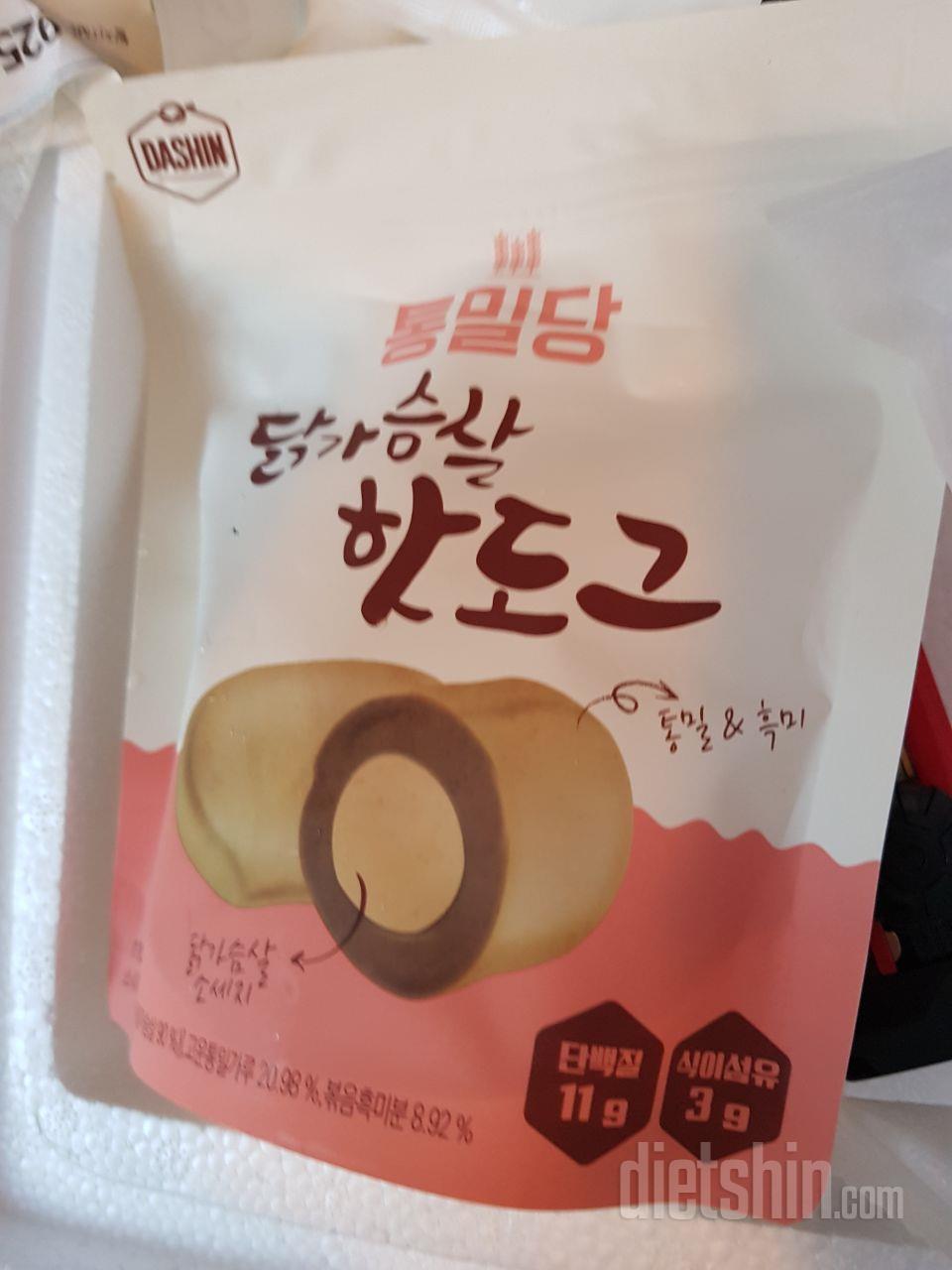 컵피자는 조그맣고 내용이 부실해보이는