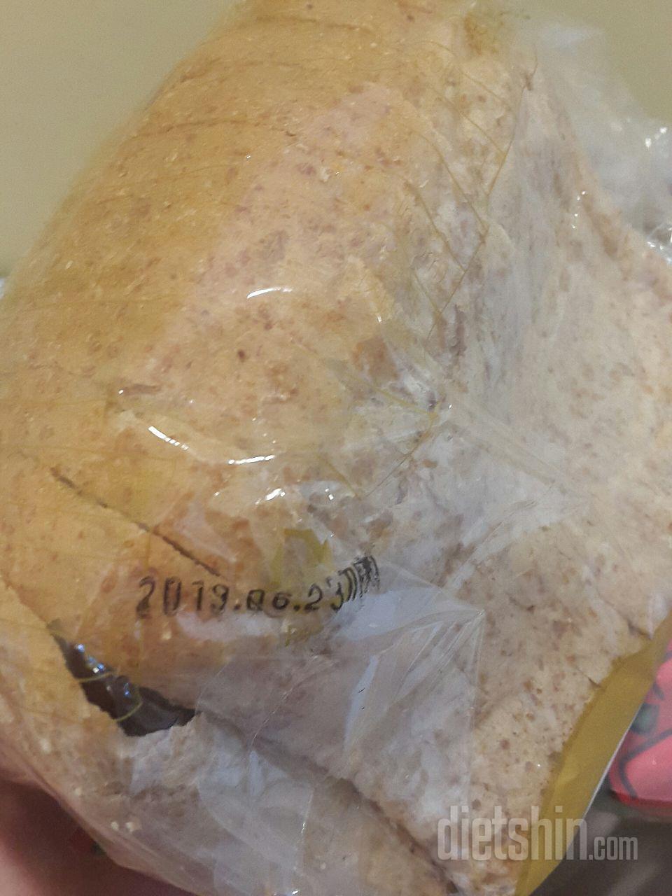 이번에 배송온건
택배상자도 다찌그러지