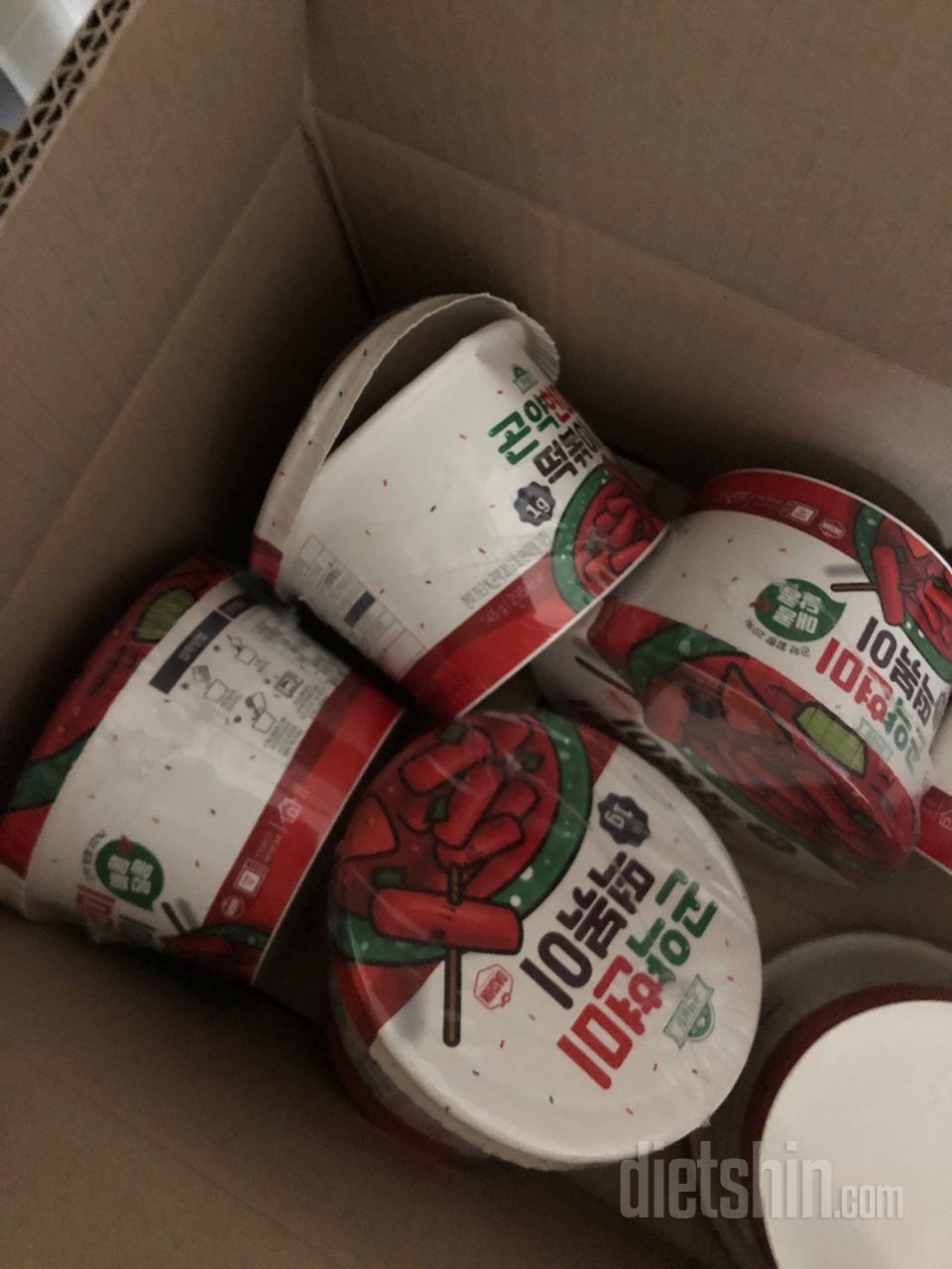 배송은 빨랏지만..
떡볶이가 답답했나