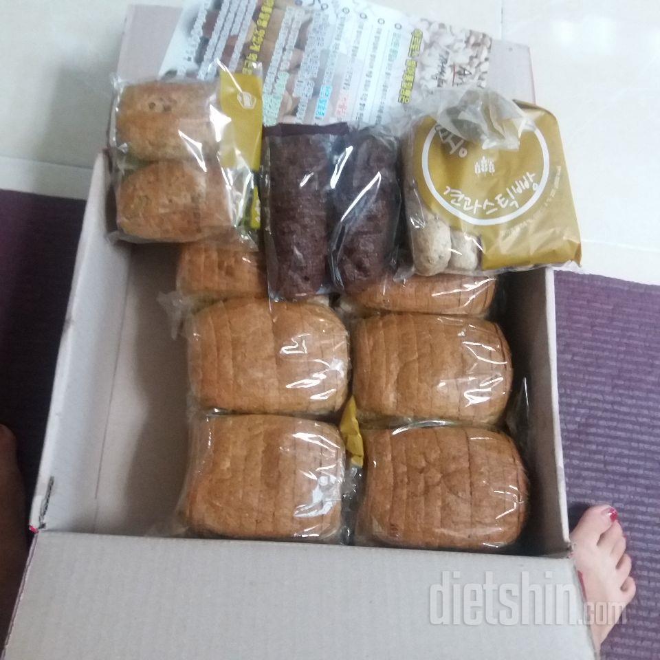 통밀식빵은 떨어지면시켜서 아침으로 먹