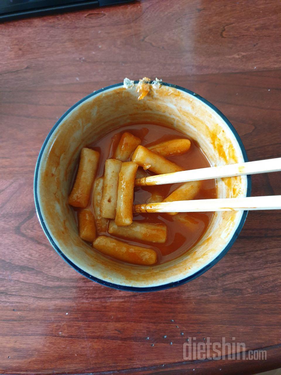 어제 상품이 도착해서 아침부터 떡볶이