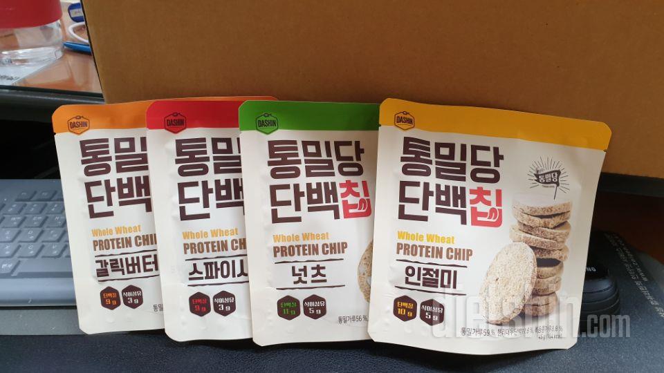 맛있어요~~
저번에 스파이시맛만 먹어
