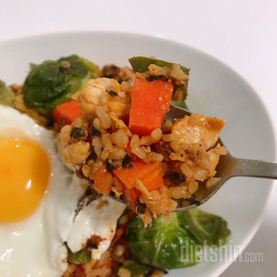 오늘은 현미밥 (닭갈비. 게맛살. 미역국)