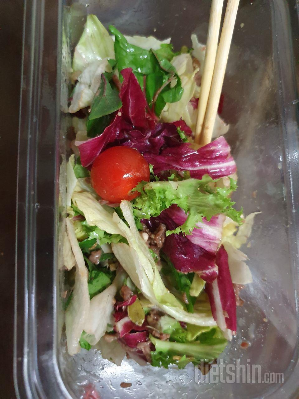 채소가 약간 덜싱싱한느낌과 쓴맛이좀있