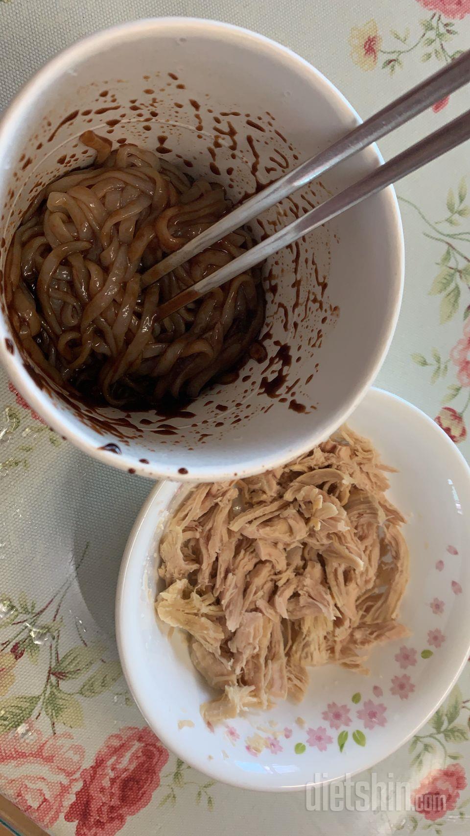 생각보다 짜장맛이 덜해서 아쉬웠지만