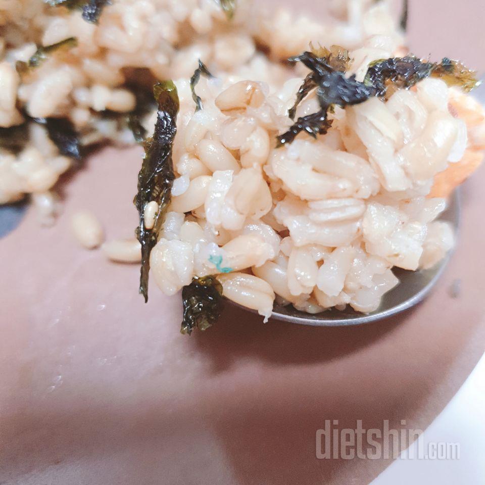 맛은있는데요
먹다가 이런게나왔어요
청