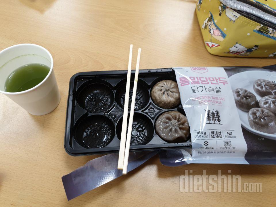 완전 맛있어요. 닭가슴살 만두가 이리