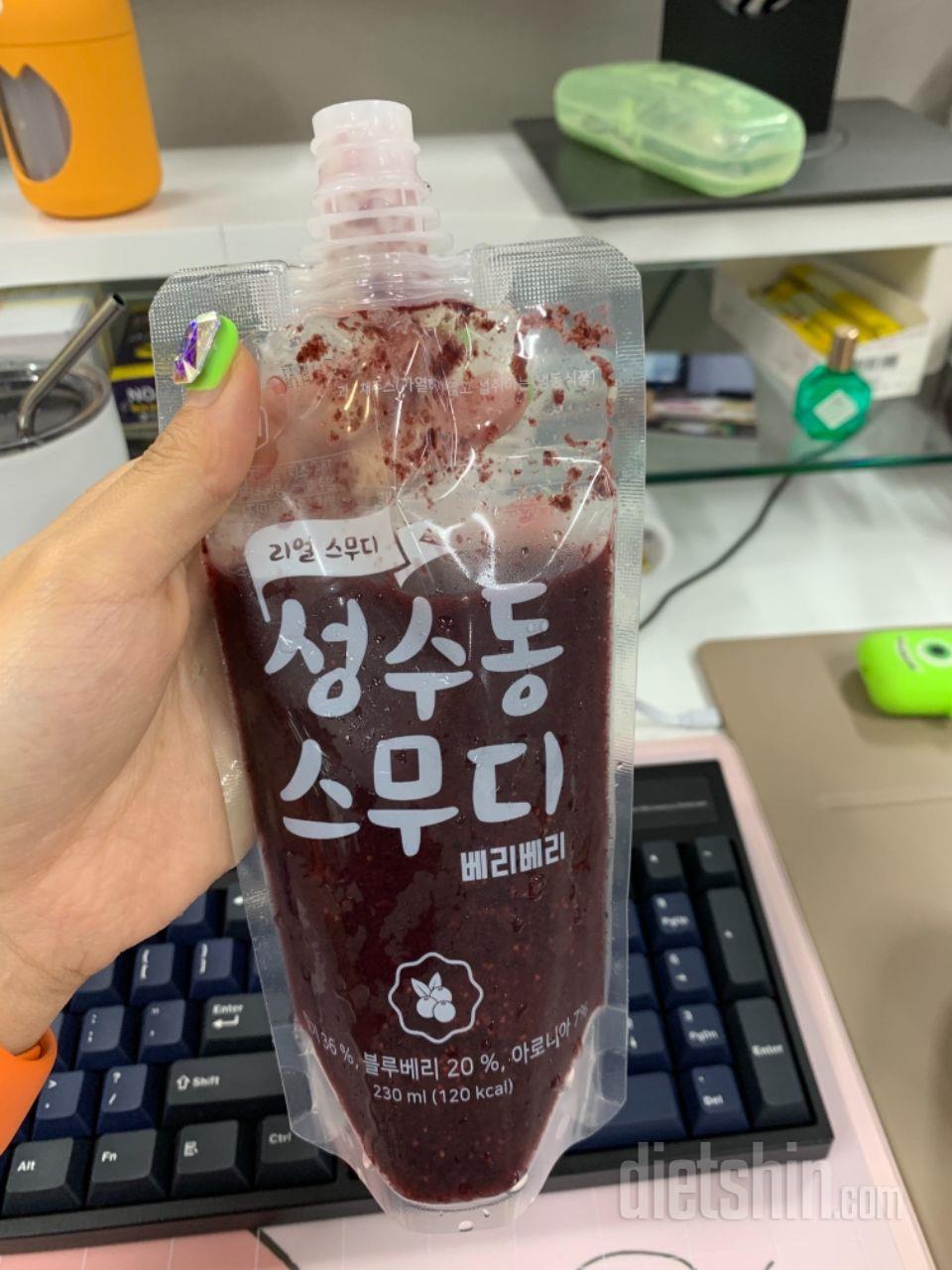 첫날인데 스무디가 그냥 물같지 않고