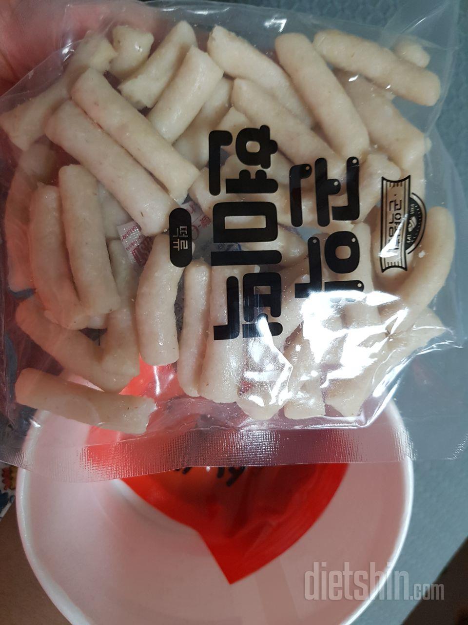 떡이 얇고 꽤 많네요.
맛있으면서도