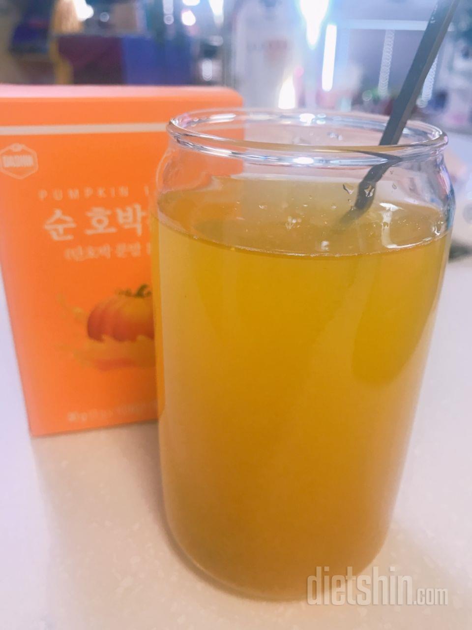 확실히 맹물 먹는 거 보단 호박워터