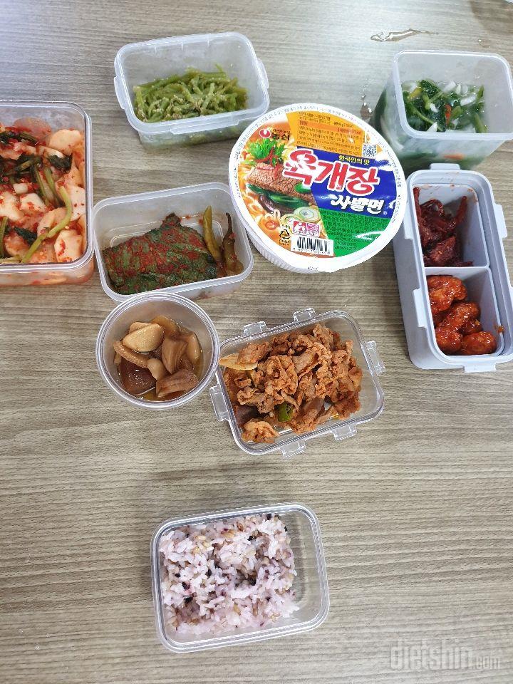 요즘 근력운동조금씩 맛들이고 있네요