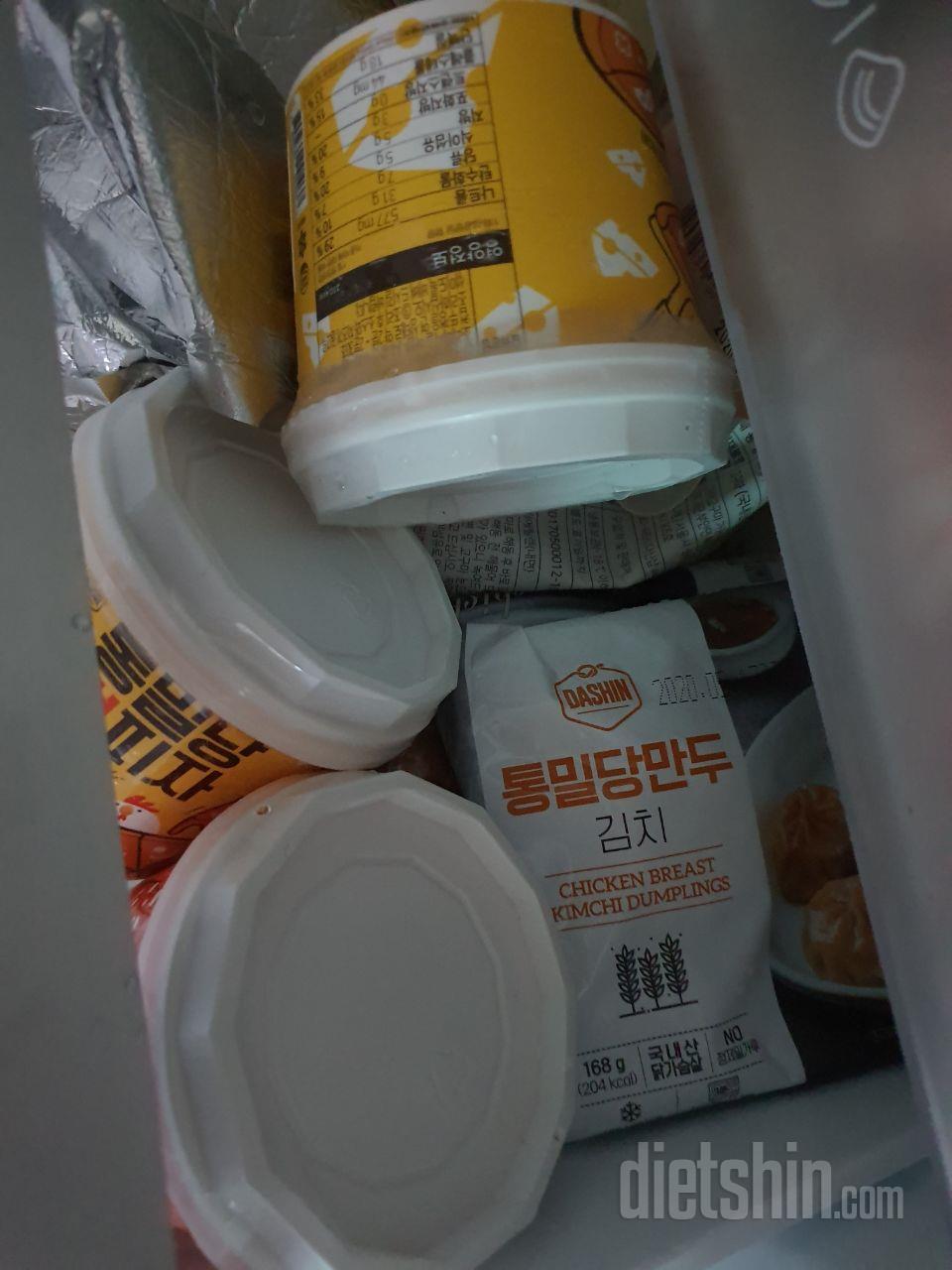 냉동식품이네요....;;; 도시락과