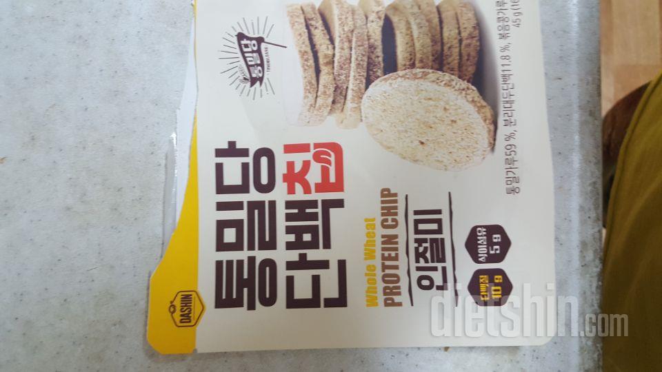 일반과자보다는 당연히 덜 부드럽고 덜