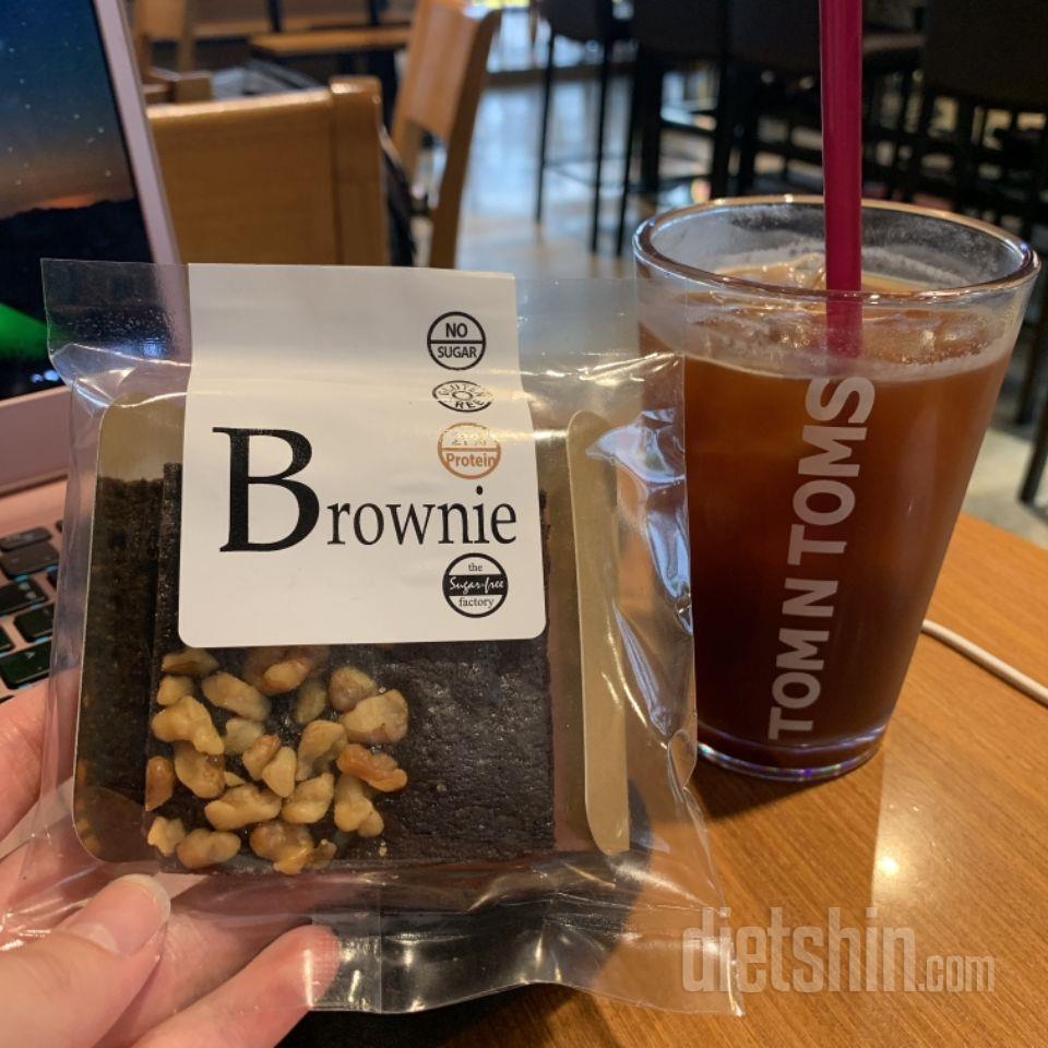 스콘은 생각했던 맛은 아니고 코코넛