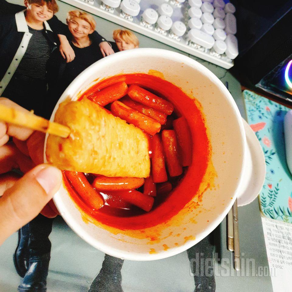 안에 꼬독꼬독 씹히는게 메추리알이였나