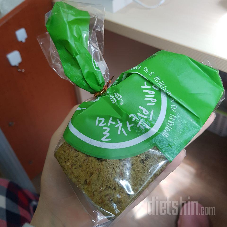생각보다 작고 말차맛은 안나요
쌉쌀하