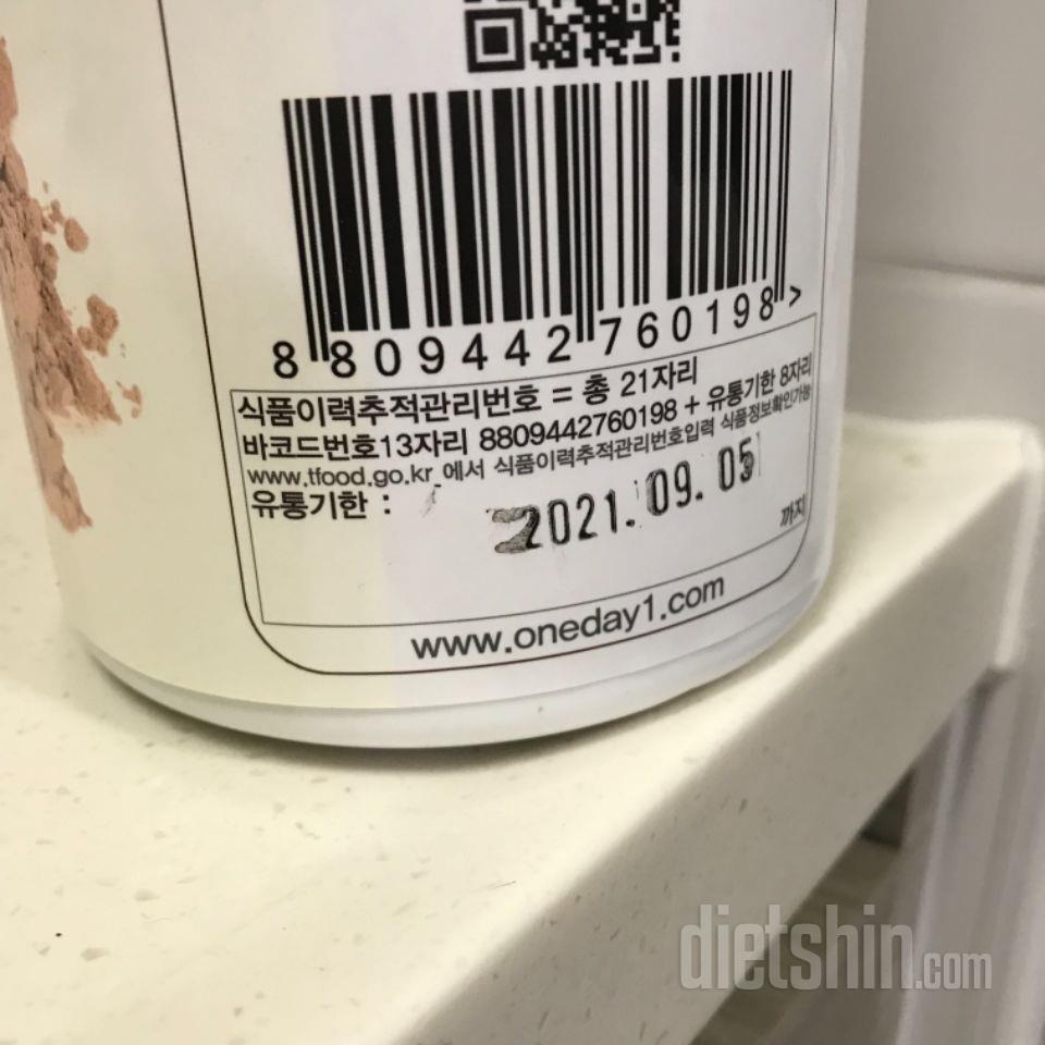 이거 새상품 맞나요? 제품에 붙어있는