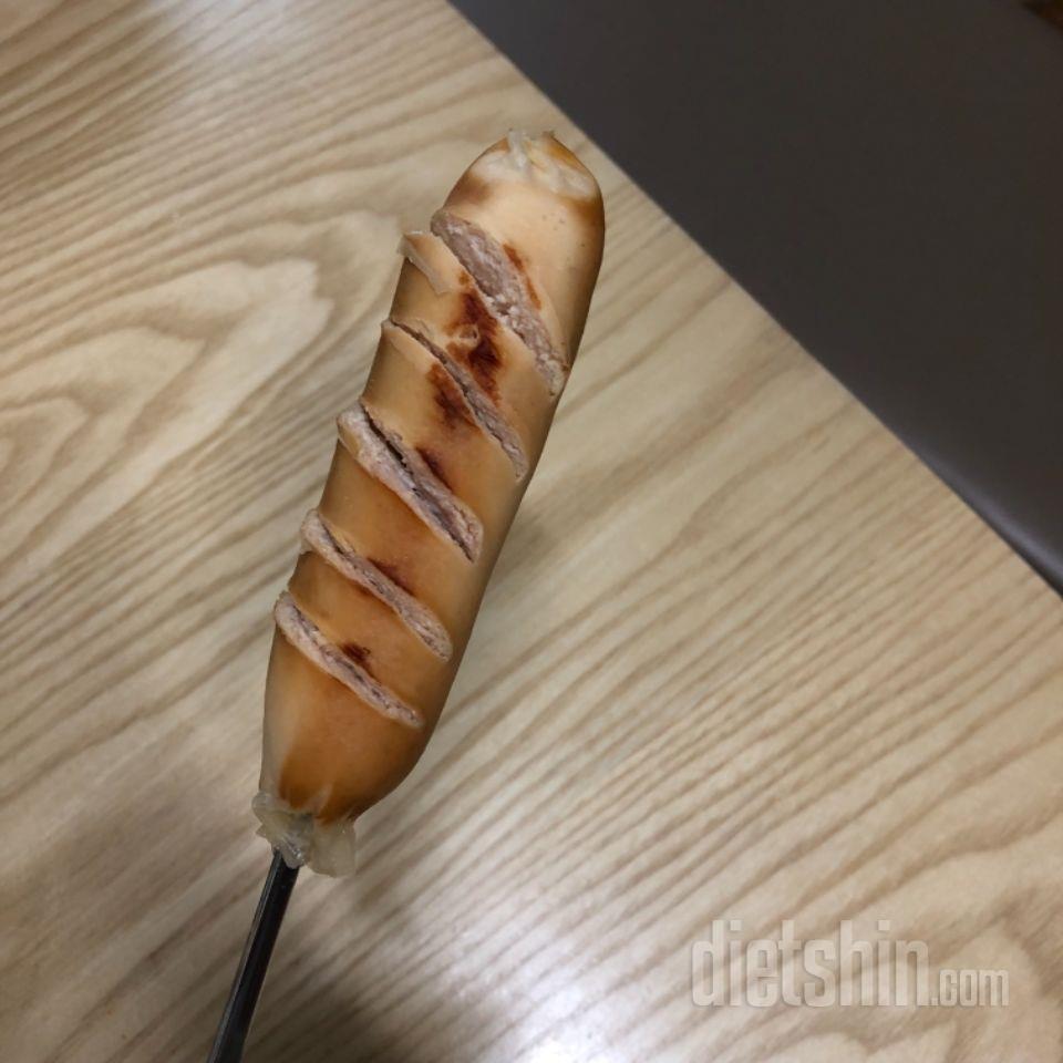 닭소세지 저렴해서 구매해봣는데
조금