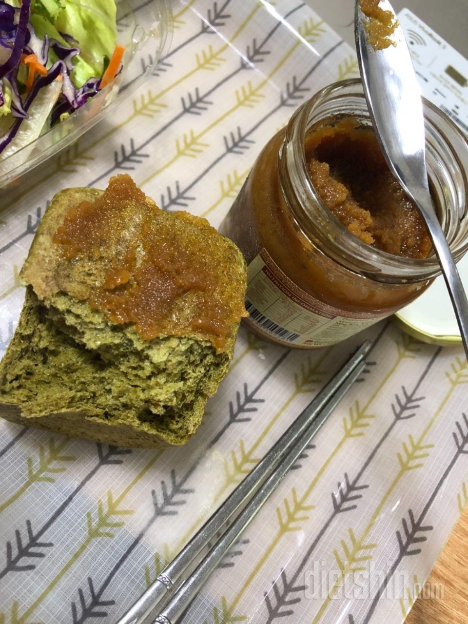 생각보다 대따 쪼그매요
쨈발라먹음 맛