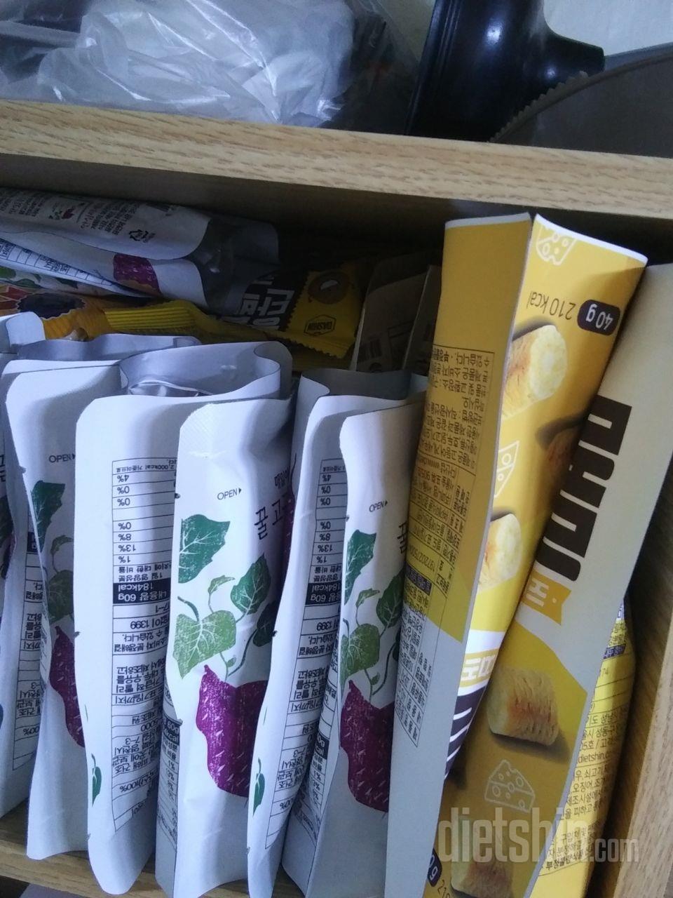 너무많아서 정리해놨더니 과자사진이 잘