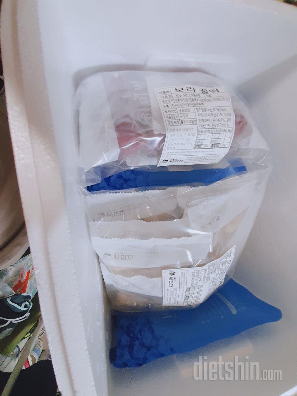 얼음팩에 잘 담아왓어요 맛있게 잘 먹