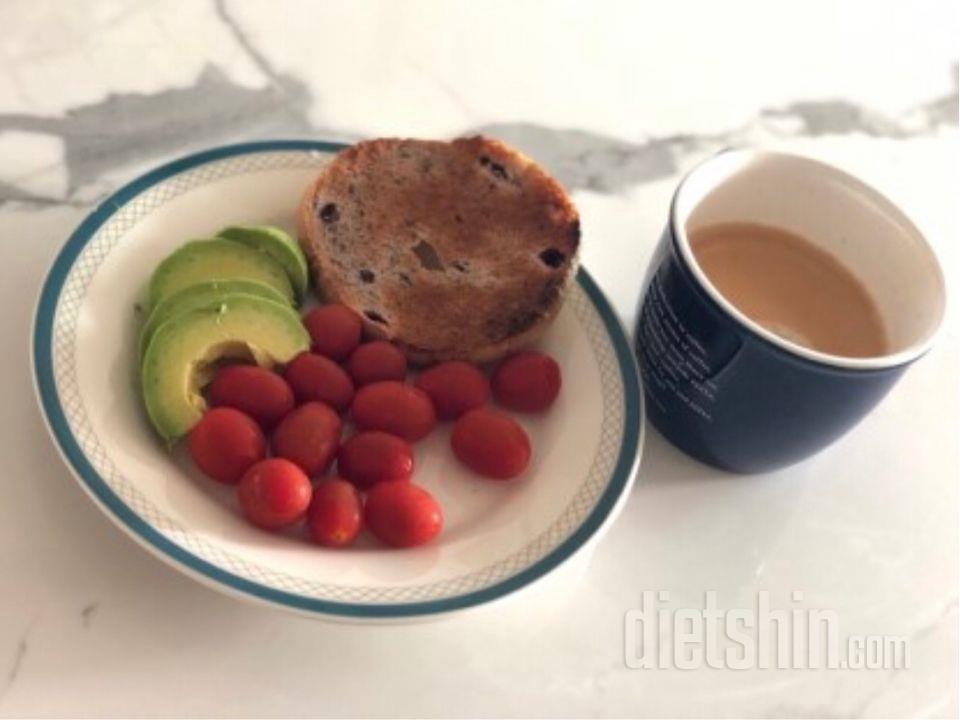 백프로 통밀빵과 칼로리 낮은 벨라잼의 조화 조화요..