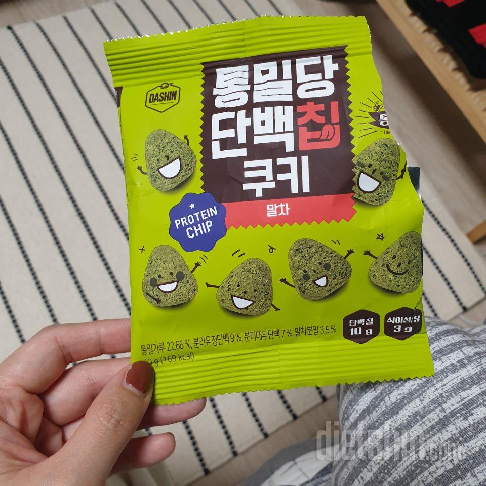 녹차맛갠찮아용. 약간 눅눅하긴해요.