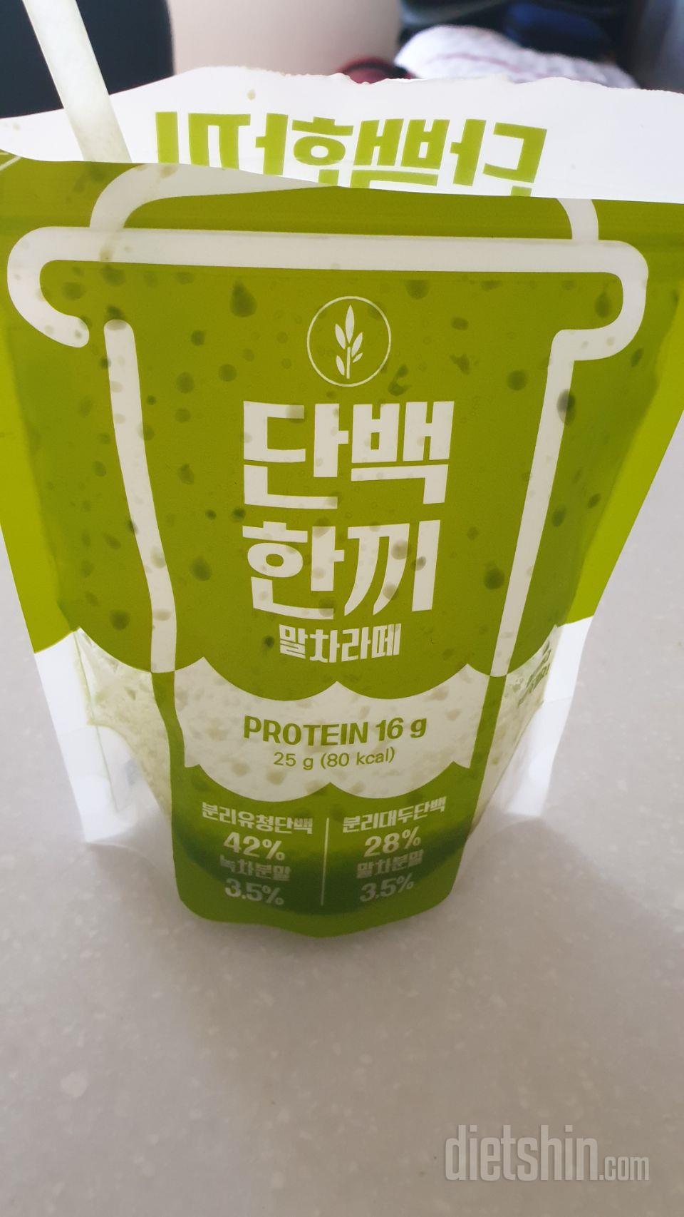 말차 먼저 먹어봤는데 달달하니 넘 맛