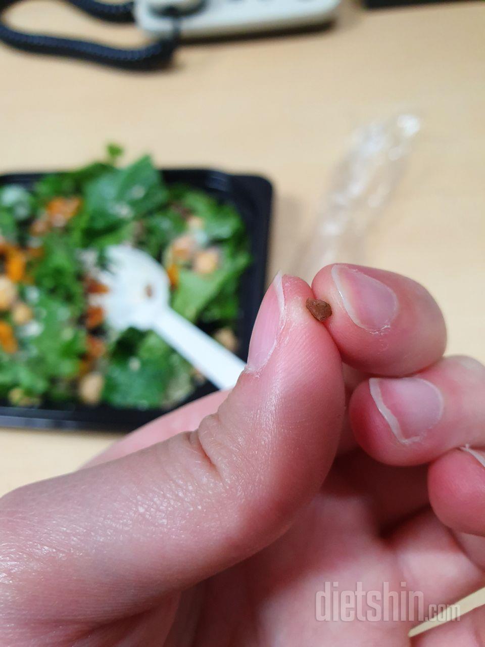 상품은 참 좋은데...
돌이 나왔네요