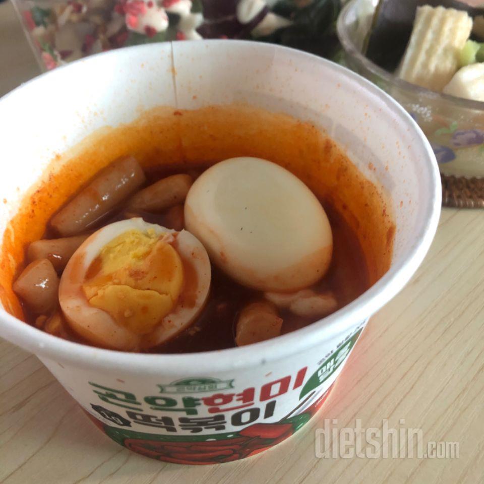 맛있어요.. 삶은계란이랑 챱챱