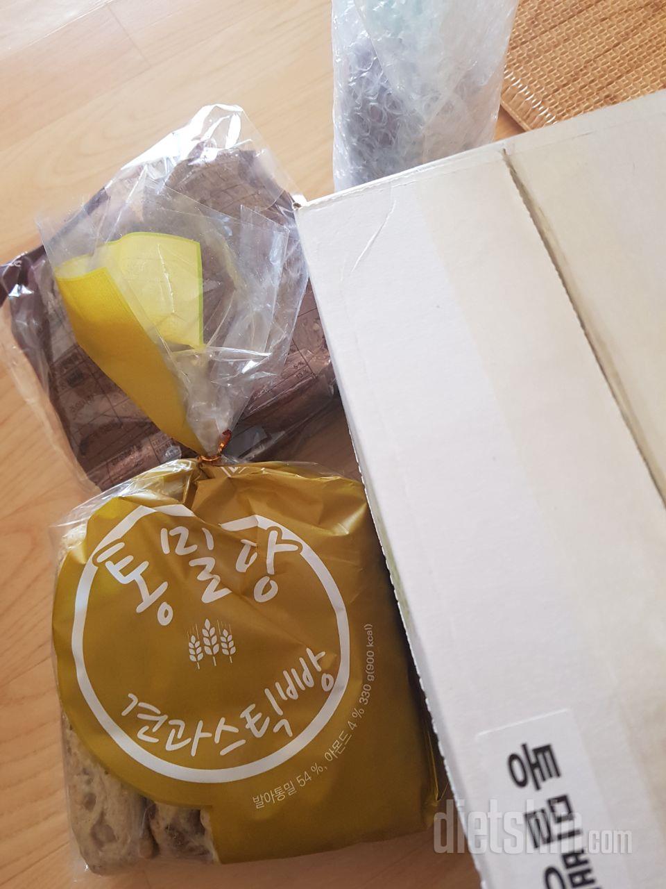 재구매했습니다.
배송이 늦어 쫌...