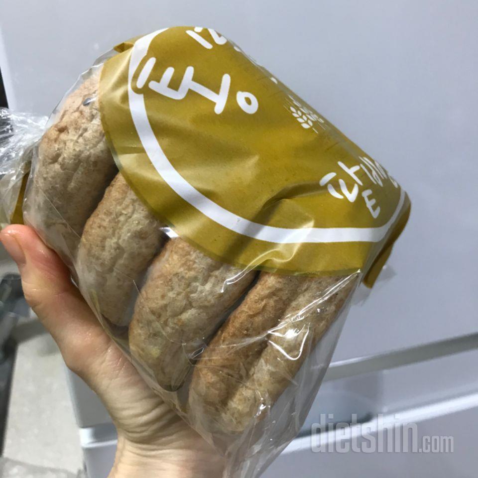 빵너뮤 맛잇어요 ㅎㅎ
통밀빵이라 일반