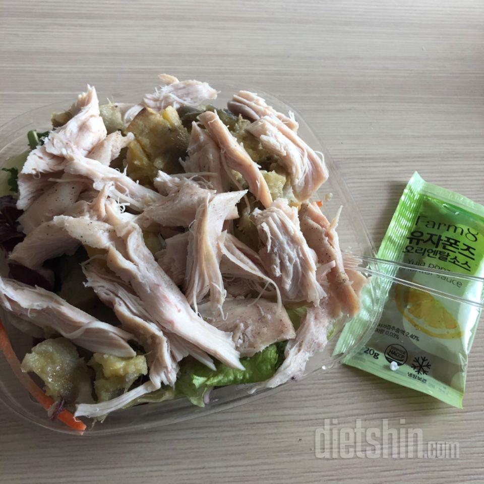 간편하게 샐러드 챙겨먹기좋아요!!