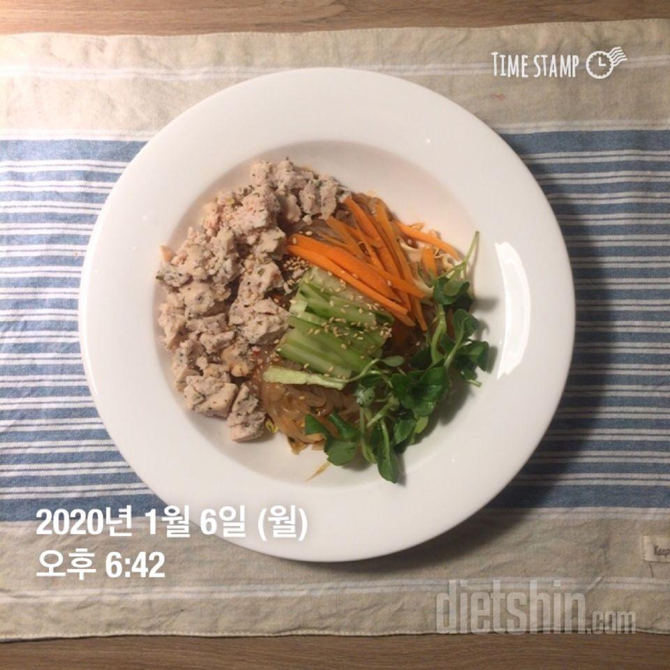 매콤한 면이 땡겨서 샀습니다
야채와