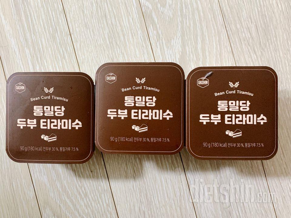 생각보다 작았지만 두부로 만들어진 티