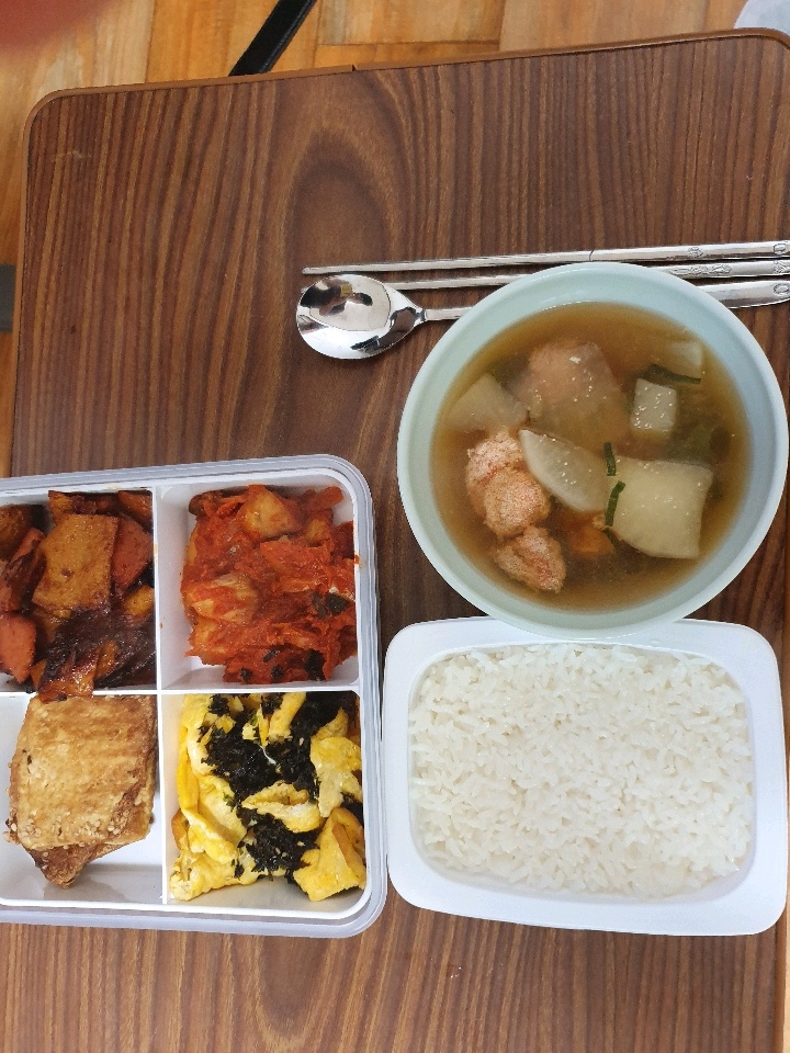 반찬은 3번에나눠서먹기! ( 예상 첫끼 803kcal )