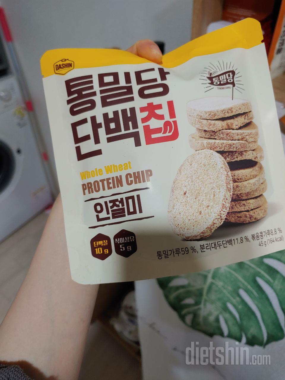두번째 구매했어요
과자 포기못할때 굿