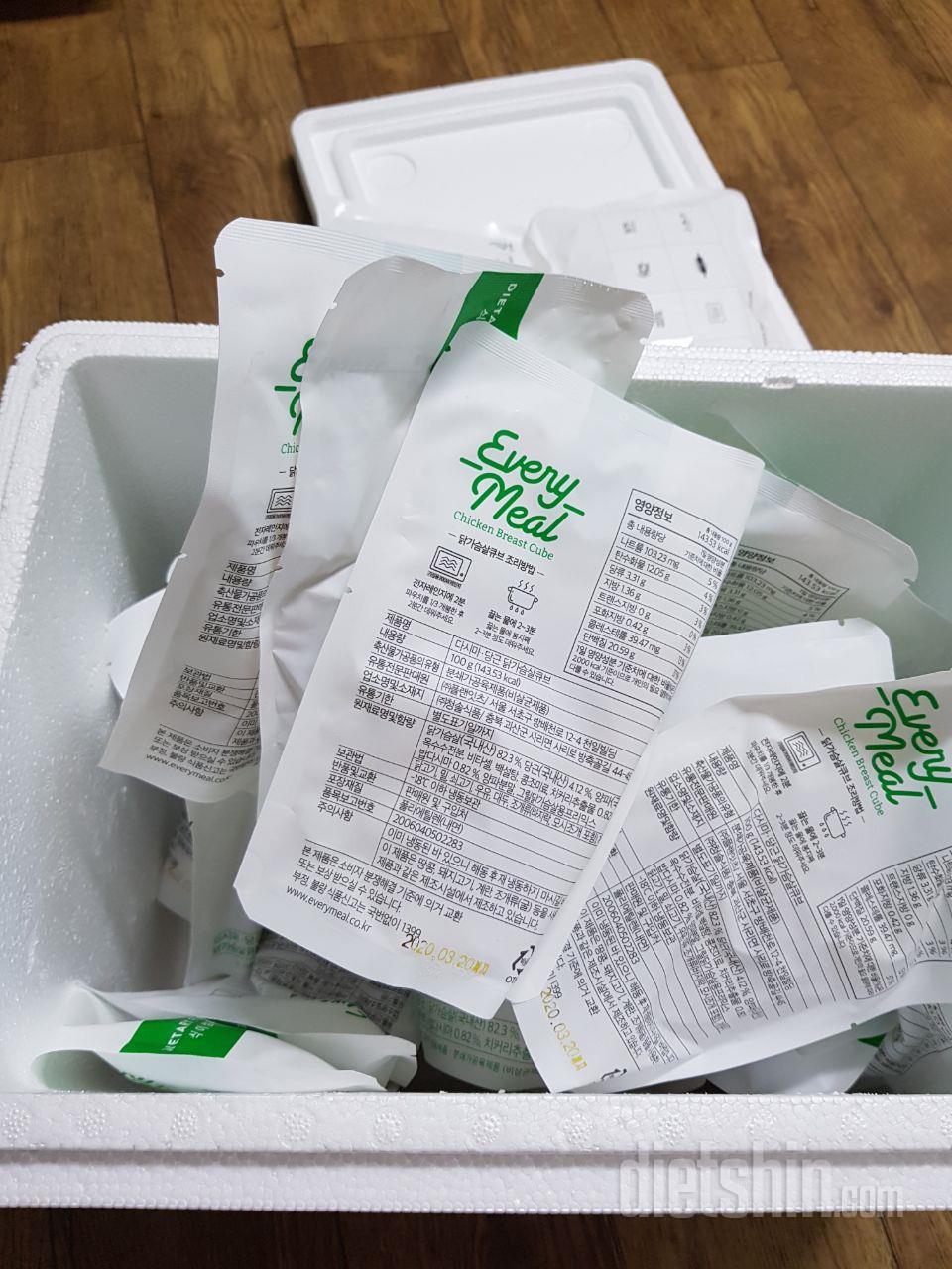 냉동실이 가득차서 많이 못샀는데 맛있