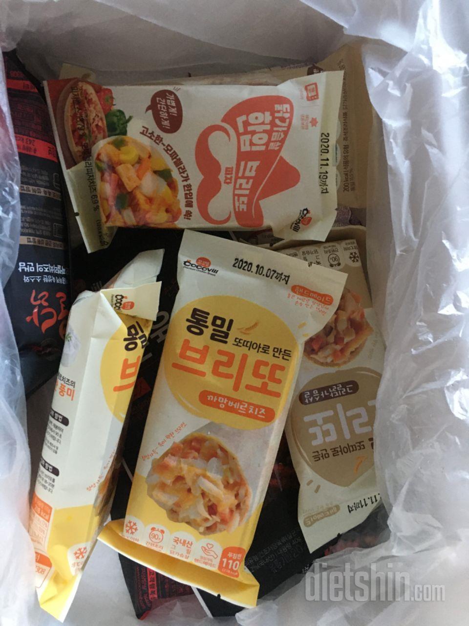 브리또 골고루 시켰는데 맛있어 보여요