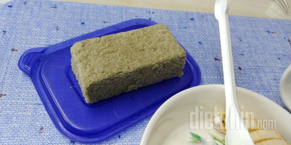 진짜 백설기같아요..
생각보다 쑥향은