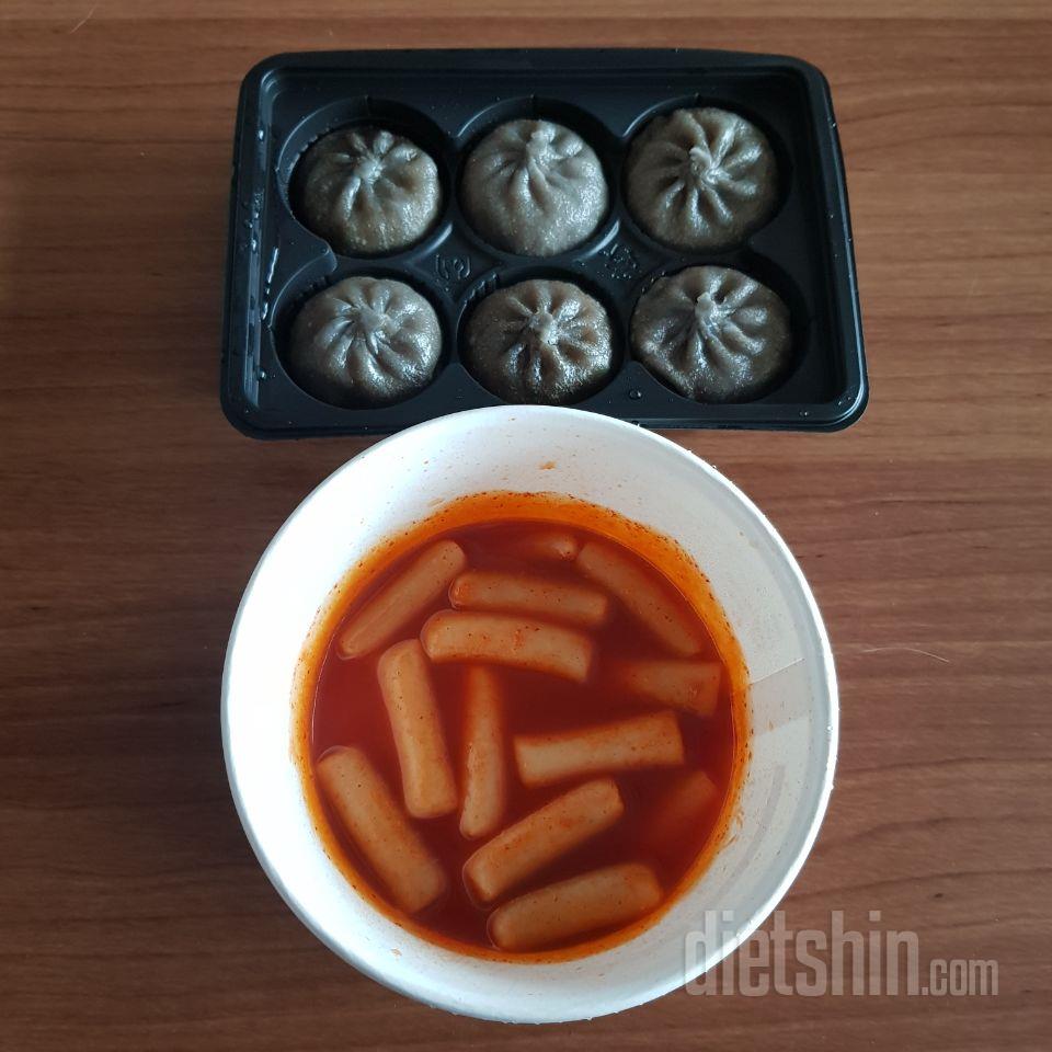 떡볶이 완전 꿀맛!
솔직히 별 기대안