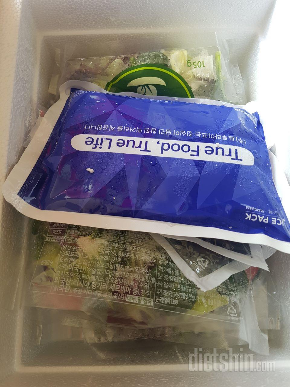 샐러드가 싱싱해요 하지만 양이 많진않