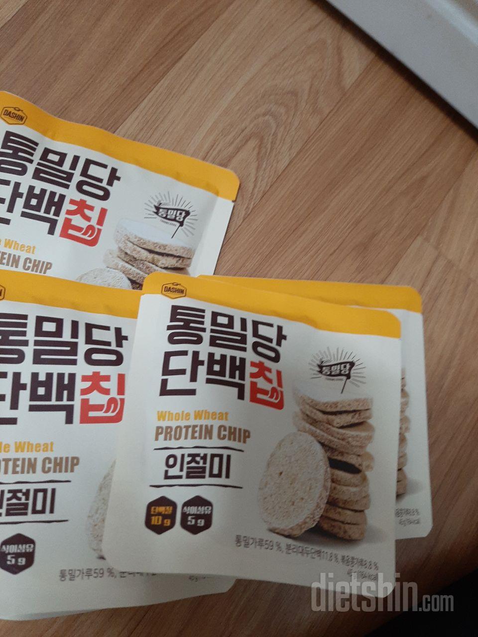 두유 우유로만 씨리얼 타 먹다가 하도