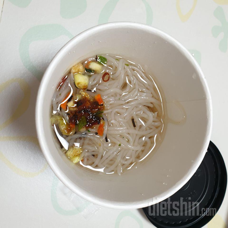 리뷰에서 본것처럼 곤약 냄새ㅠㅠ 너무