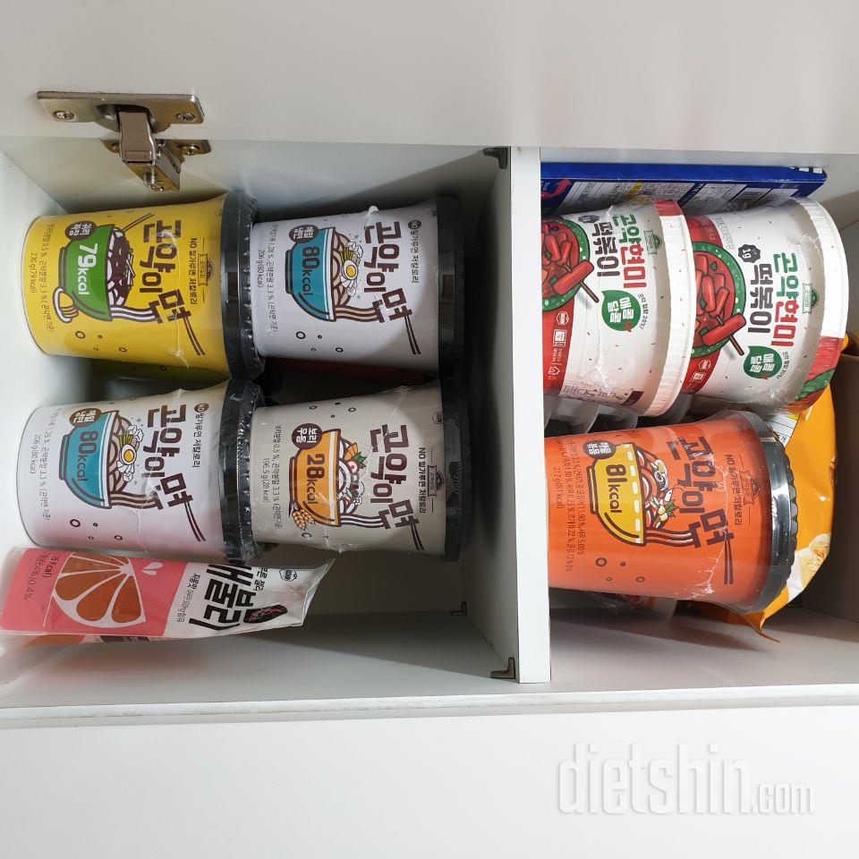 리뷰에서 본것처럼 곤약 냄새ㅠㅠ 너무