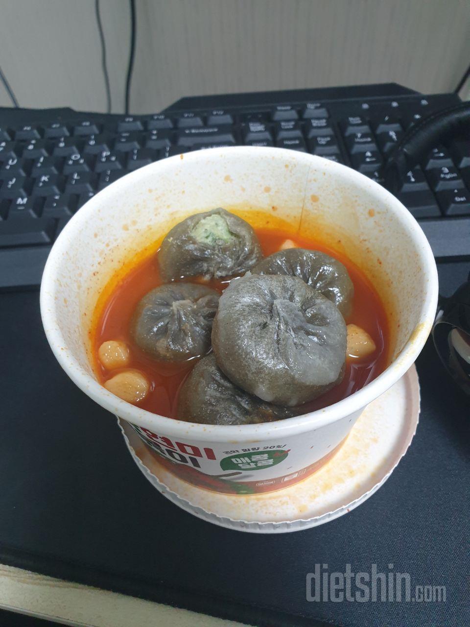 따뜻하면 순대맛. 좀 식으면 닭가슴살