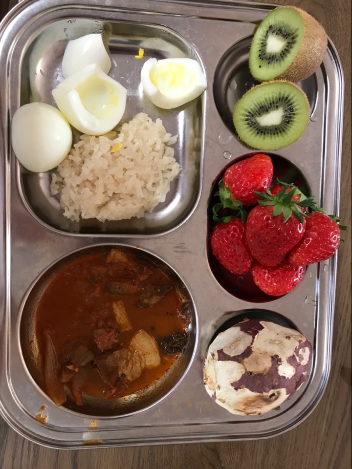 04월 29일(점심 351kcal)