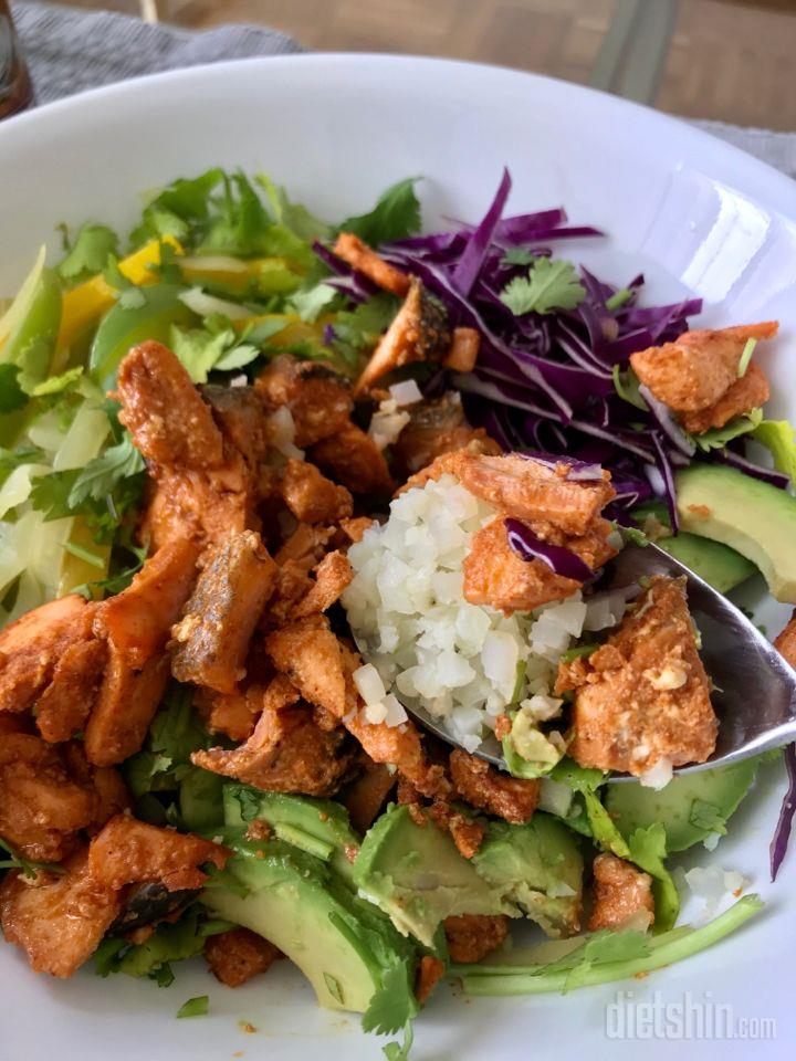 salmon taco bowl with riced cauliflower