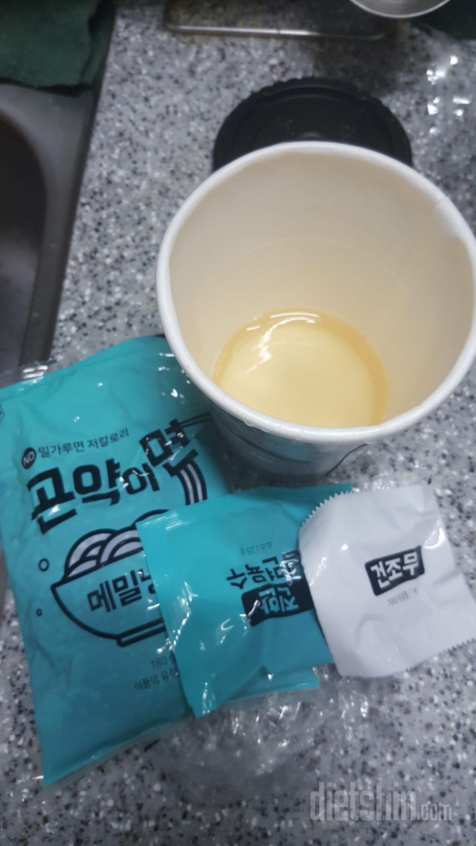 한개가 안이 터져서 왔어요. 겉은 멀